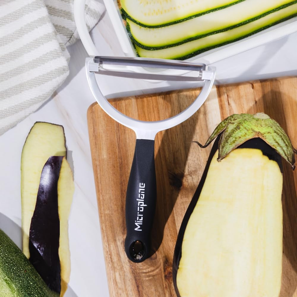 Microplane XL Professional Y-Peeler – Extra Wide Stainless Steel Blade Ideal for Potatoes Squash Pumpkin Zucchini and More, Soft-Touch Handle, Dishwasher Safe, Multi-Use Peeler for Vegetables, Fruits