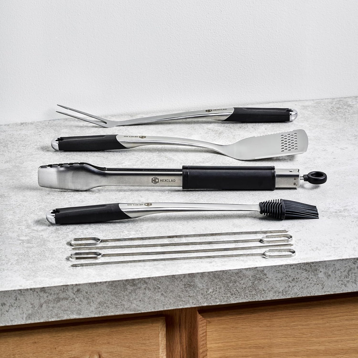 Hexclad 8Pc BBQ Tool Set with Spatula, Tongs, Brush, Grill Fork & Skewers