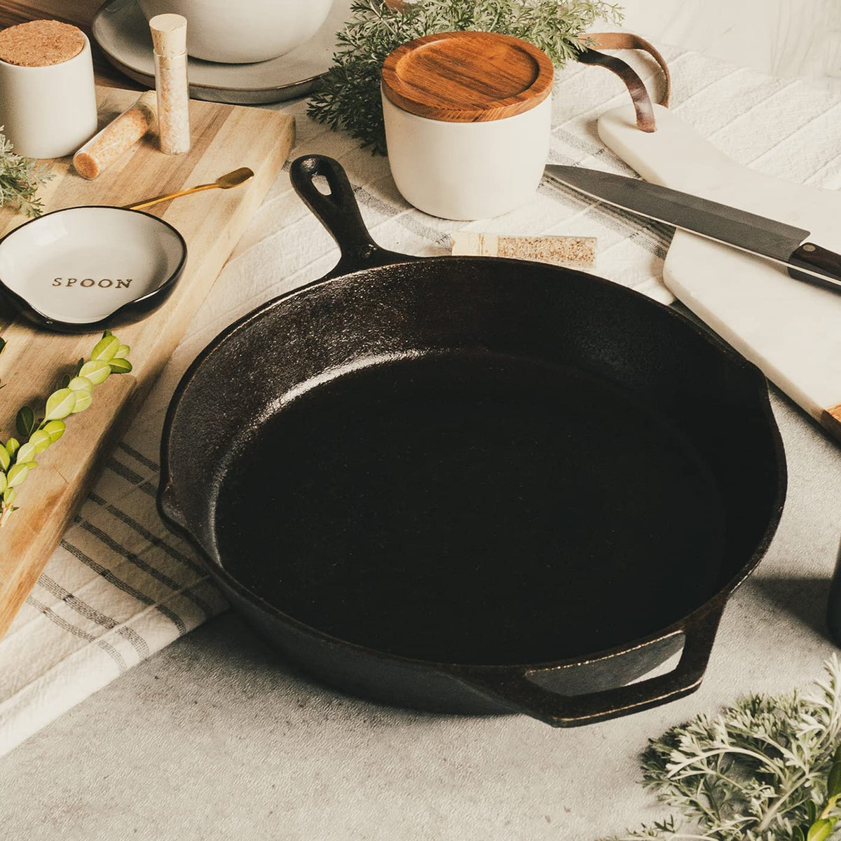 Upgrade your cooking game with this 12-inch pre-seasoned cast iron skillet! 🍳🔥 Perfect for every recipe! #CastIronCooking #KitchenEssentials