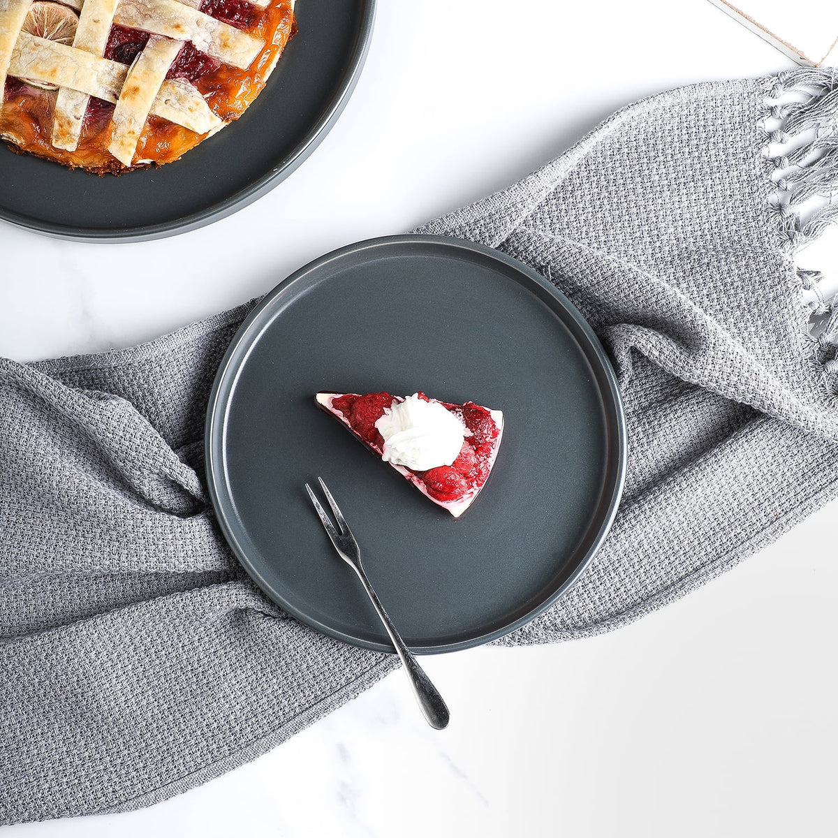 Elevate Your Dining Experience with the Celina 16-Piece Gray Matte Dinnerware Set for 4! 🍽️✨