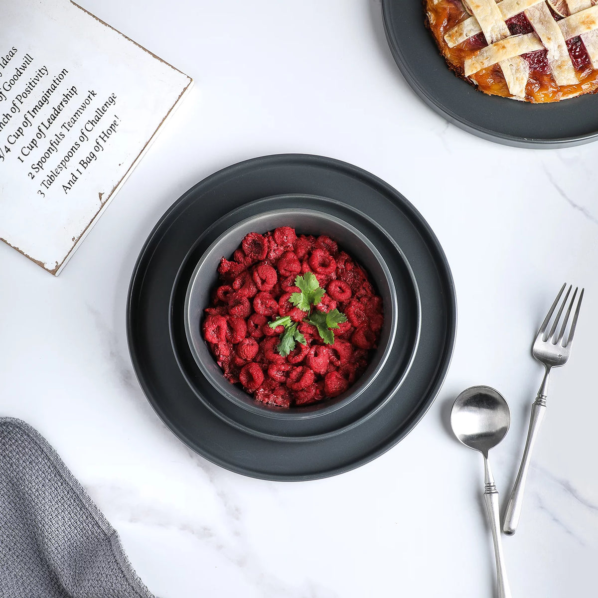 Elevate Your Dining Experience with the Celina 16-Piece Gray Matte Dinnerware Set for 4! 🍽️✨