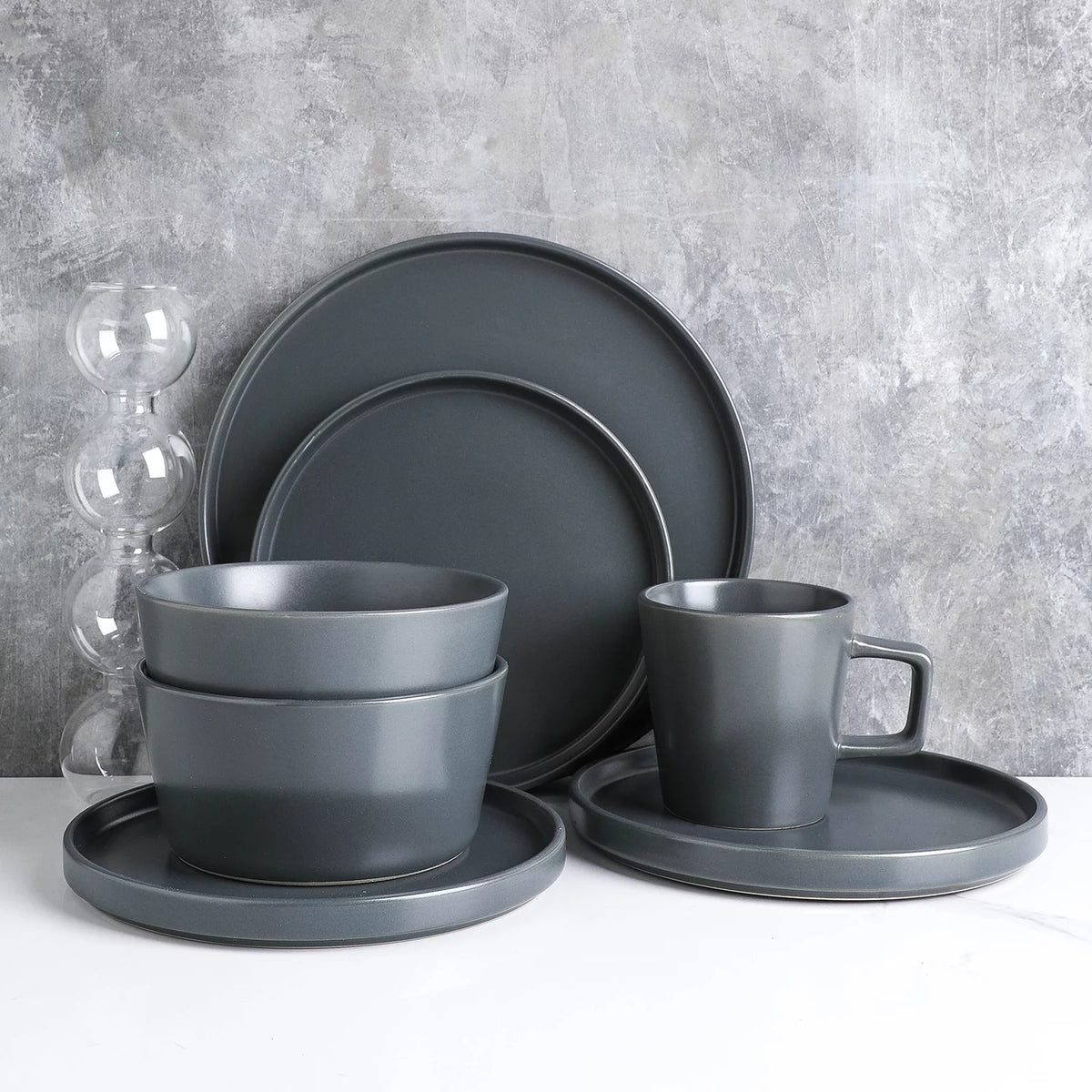 Elevate Your Dining Experience with the Celina 16-Piece Gray Matte Dinnerware Set for 4! 🍽️✨