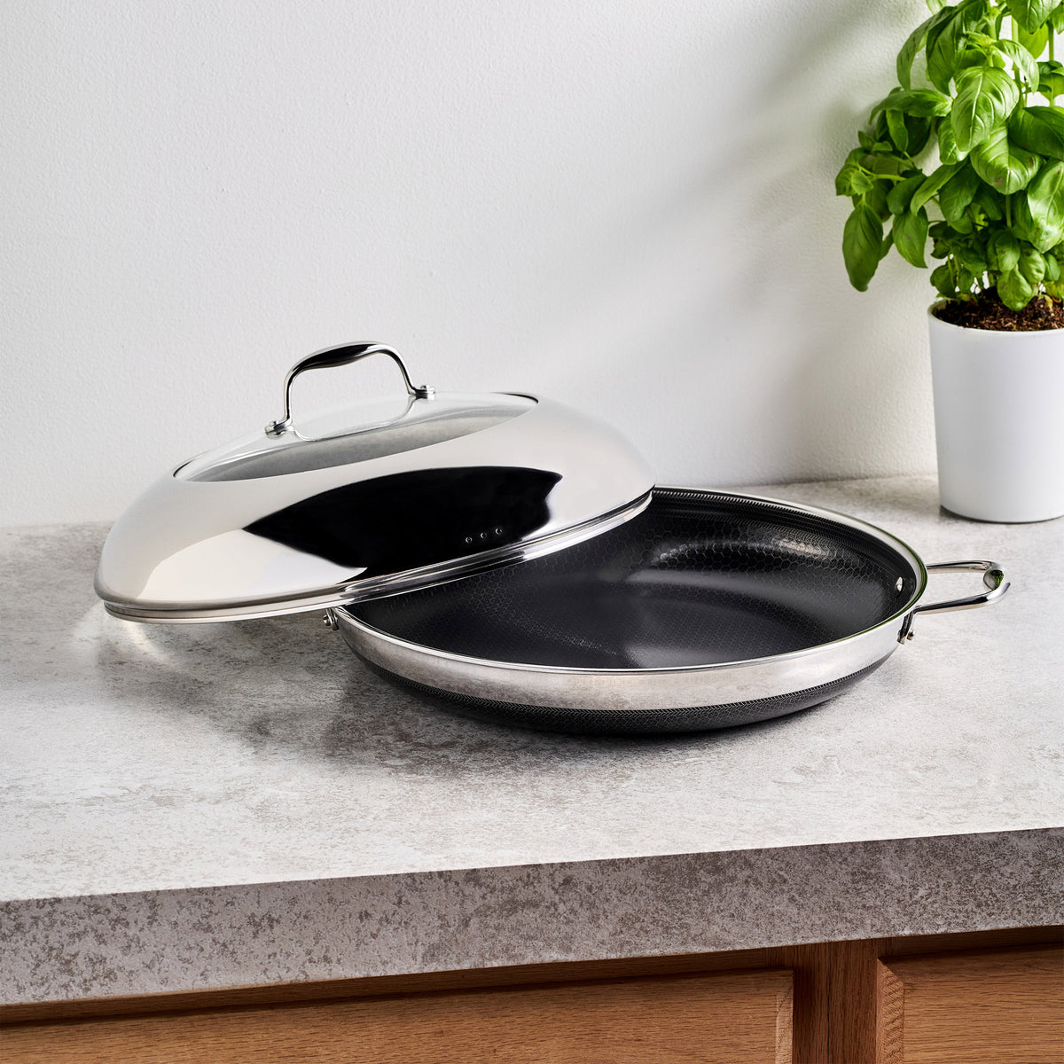 Hexclad Hybrid 14" Pan with Lid